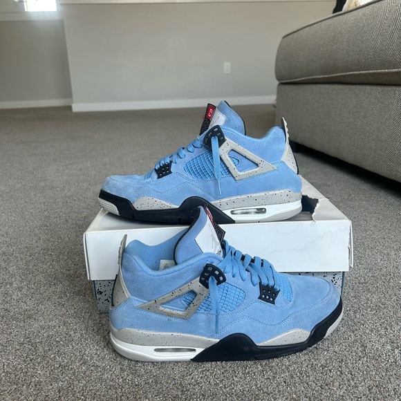 aj4 uni blue